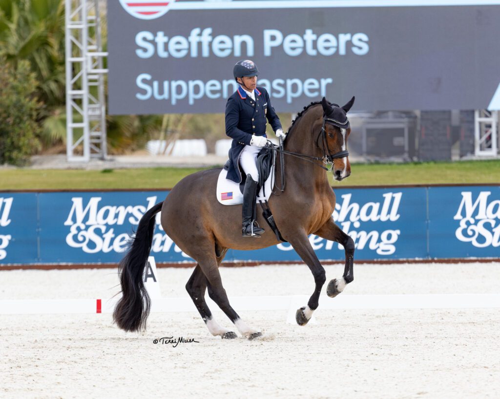 dressage usa.jpg (115 KB)